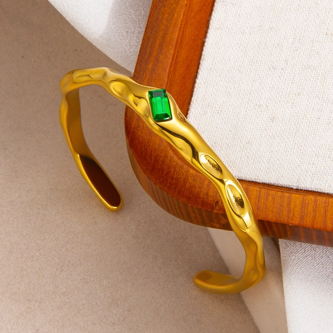 Brazalete Abierto De Acero Inoxidable Martillado Para Mujer Con Piedra Preciosa Verde Rectangular Joyería Elegante