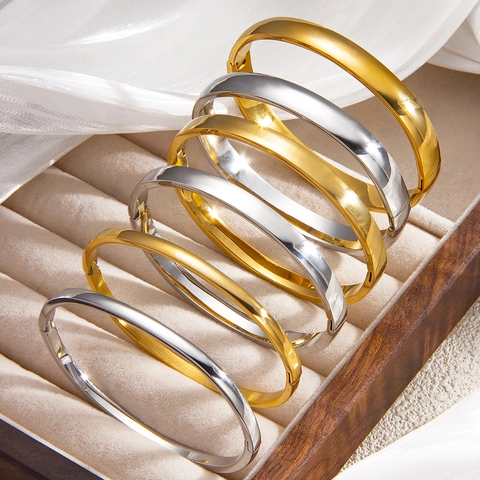 Minimalistischer Armreif Edelstahl 18K Vergoldet Scharnierverschluss Hochglanzpoliert Trendy Damen