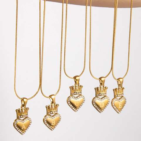 Collar de Inicial de Corazón y Corona de Acero Inoxidable para Mujer Bañado en Oro de 18k Colgante de Alfabeto Strass Joyería