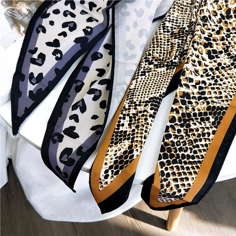 Sciarpa a Rombo in Raso con Stampa Leopardata di Moda per Donna Cravatta a Rombo Vintage Fascia per Capelli Borsa Decorativa Sciarpa