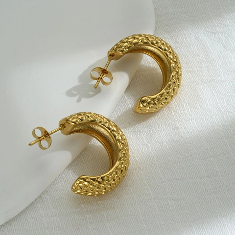 Pendientes De Aro En Forma De C Con Patrón Acolchado Retro Chapado En Oro De 18K Acero Inoxidable Joyería Geométrica Para Mujeres