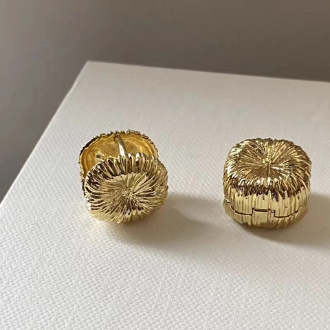 Strukturierte Creolen Strahlendes Feuerwerkmuster Retro Geometrische Ohrschnallen Kupfer Vergoldeter Schmuck Damen