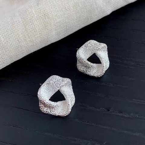 Gedraaide Geometrische Oorknopjes Mat Koper Met 925 Sterling Zilveren Oorbellenpost Moderne Chique Sieraden Dames
