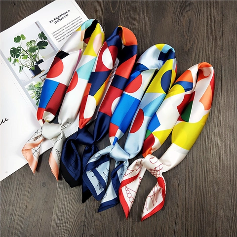 Women Satin Square Scarf Vintage Geometric Polka Dot Printed Silk Like Neck Scarf For Office Travel Fashion Decorative Scarf
