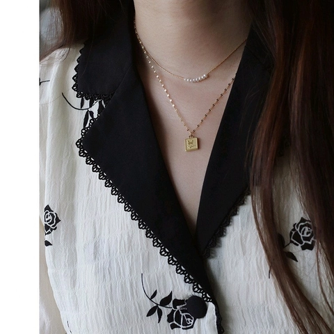 Collana con Ciondolo a Rosa in Acciaio al Titanio Retro Francese Placcato Oro Artificial Pearl Choker per Donna Elegante Gioielli