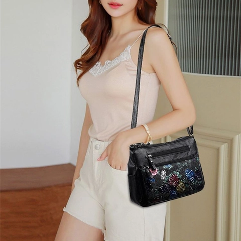 Borsa A Tracolla In Pelle PU Morbida Da Donna Con Rose In Rilievo 3D Colorate Tasche Multiple Con Cerniera