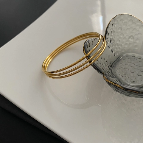 Minimalistische Titanstahl Stapelbare Armreifen Mattiert Und Polierte Oberfläche Nicht Verblassender Schmuck Für Damen