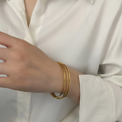 Minimalistische Titanstahl Stapelbare Armreifen Mattiert Und Polierte Oberfläche Nicht Verblassender Schmuck Für Damen