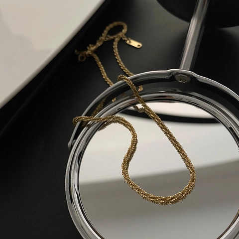 Minimalistische Schimmernde Schlüsselbeinkette Titanstahl Wasserwellentextur Nicht Verblassender Schmuck Für Damen