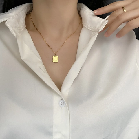 Collana In Acciaio Al Titanio Design Di Nicchia Francese Ciondolo A Cornice Quadrata Incisione Take Your Memory Gioielli Eleganti Donna