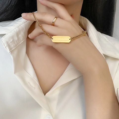 Collana Con Pendente In Acciaio Al Titanio Placcato Oro Etichetta Rettangolare Lettere Incise Catena A Maglie Asimmetrica Donne
