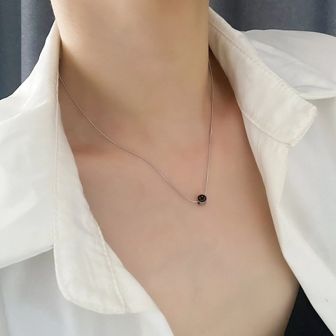 Collar con Colgante de Cara Sonriente de Acero Inoxidable Minimalista para Mujer Amuleto de Esmalte Colorido Sonrisa Redonda Cadena de Serpiente Joyería de Moda