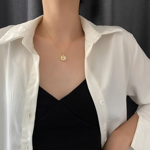 Minimalist Round Pendant Necklace For Women Titanium Steel Gold Plated Mother Of Artificial Pearl Letter B Inlaid Zircon Clavicle Chain