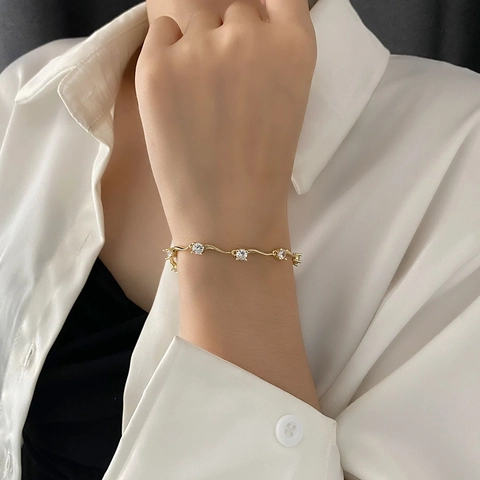 Bracciale Catena A Onde Lega Rame Design Spine Irregolari Con Zircone Bianco Regolabile Minimalista Elegante Per Donna