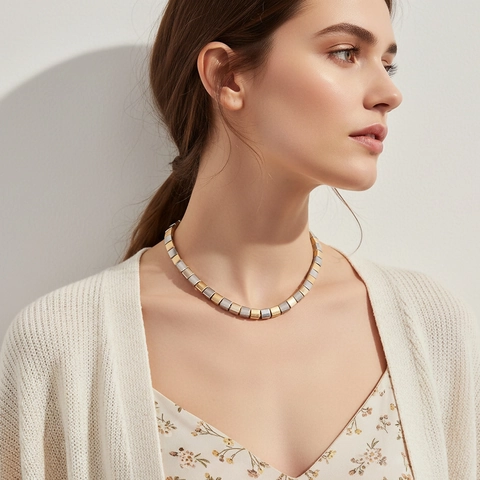 Collier Bloc Carré Géométrique Bicolore Or Et Argent Chaîne De Clavicule En Cube Métallique Poli Minimaliste Pour Femmes