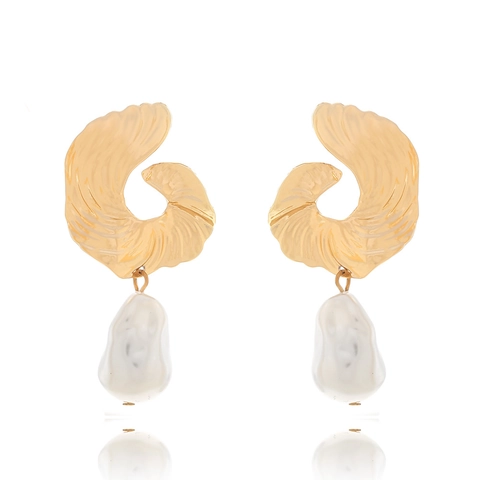 Boucles D'oreilles Alliage Forme C Exagérée Avec Künstliche Perle Baroque Et Tige Acier Inoxydable Pour Femme Style Français