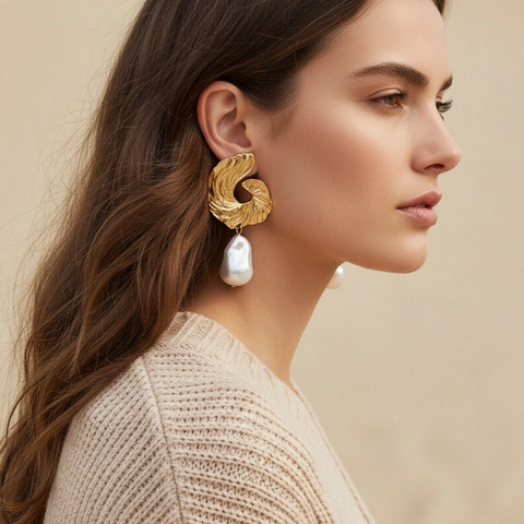 Boucles D'oreilles Alliage Forme C Exagérée Avec Künstliche Perle Baroque Et Tige Acier Inoxydable Pour Femme Style Français