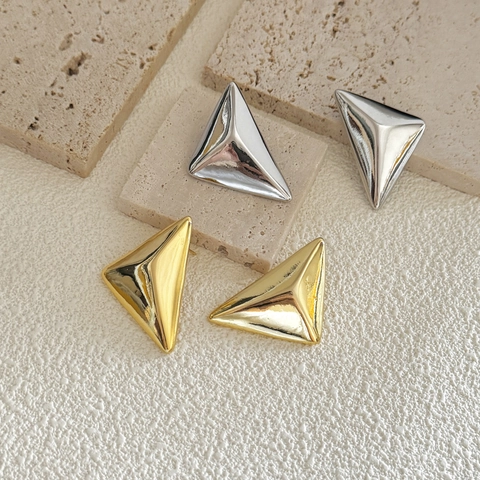 Geometrische Dreieck Ohrstecker 18K Vergoldetes Kupfer 3D Pyramide Minimalistischer Statement Schmuck Damen Moderner Stil