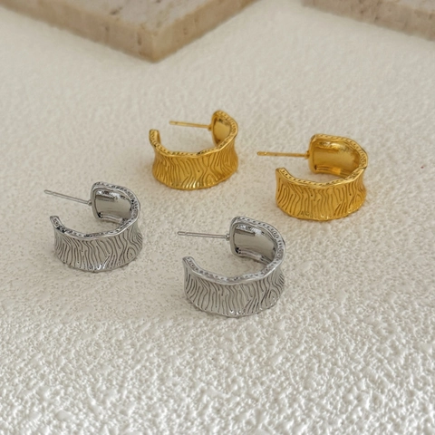 Créoles Rétro En Forme De C Texture Ondulée Cuivre Plaqué Or 18K Minimaliste Géométrique Chic Pour Femmes Versatile