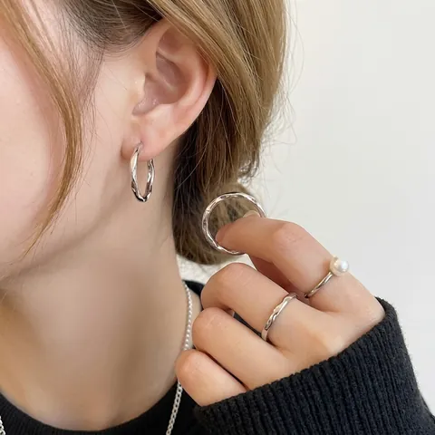 Gedraaide Mobius Hoop Oorbellen Koper Metaal Onregelmatige Textuur Chique Geometrische Sieraden Voor Dames Met Zilveren Oorsteker