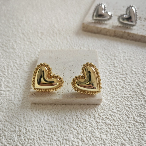 Boucles D Oreilles Coeur Vintage Avec Bordure Perlée Cuivre Plaqué Or 18K Poli Élégant Pour Femmes