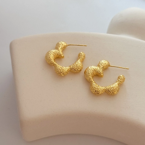 Onregelmatige Golvende Bloemblad C-Vorm Oorbellen Met 925 Sterling Zilveren Oorsteker Koper Matte Textuur Chique