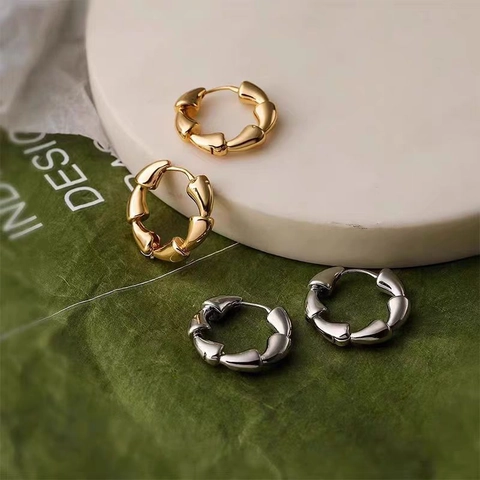 Geometrische Kupferne Creolen Für Frauen Unregelmäßige Bambustextur Metallischer Glanz Retro Einfacher Stil Schmuck