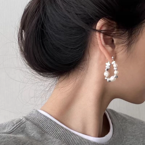 Irregular Silver Beads White Artificial Pearl Hoop Earrings With Copper Earring Post Niche Geometric Style For Women