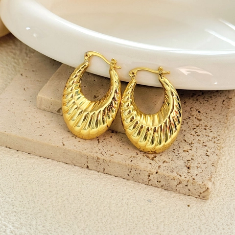 Verdrehte Gerippte Creolen Kupfer 18K Vergoldet Vintage Croissant Stil Dicke Metall U-Förmige Schmuck Für Damen