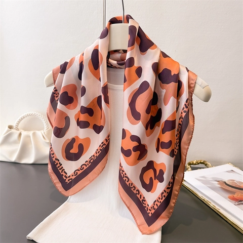 Leopard Print Square Scarf Satiny Satin Bandana For Women Versatile Elegant Neck Wrap Headscarf Chic Accessories