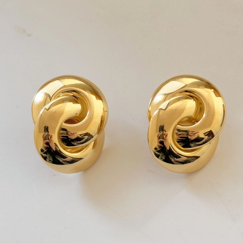 Retro Geometric Copper Stud Earrings For Women With Intertwined Knot Design High Polish Mirror Finish Elegant Jewelry