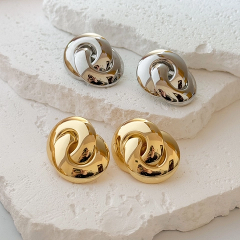 Retro Geometric Copper Stud Earrings For Women With Intertwined Knot Design High Polish Mirror Finish Elegant Jewelry