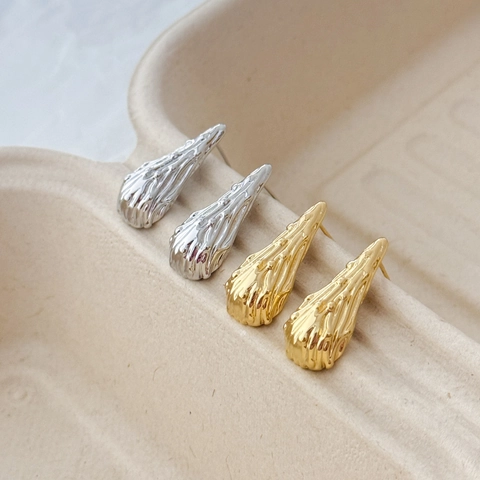 Irregular Lava Texture Teardrop Stud Earrings 18K Gold Plated Copper Molten Metal Ripple Minimalist Vintage Niche Jewelry