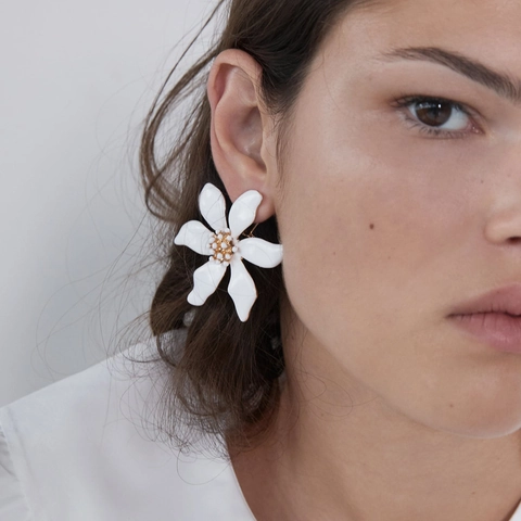 Asymmetric Alloy Enamel Flower Leaf Drop Earrings Gold Tone Exaggerated Nature Style Earrings For Women Jewelry Gift