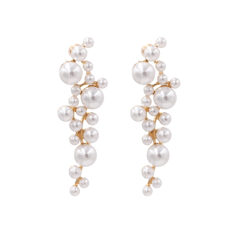 Boucles D'oreilles Pendantes En Grappe De Künstliche Perles D'imitation Blanches Alliage De Zinc Doré Style Baroque Bijoux Élégants