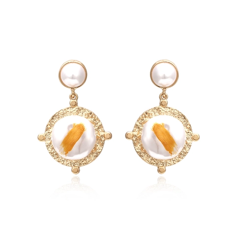 Barocke Künstliche Perlen-Ohrhänger Geometrische Goldene Legierungsscheibe Mit Gold-Pinselstrichen Vintage Französischer Stil Damen