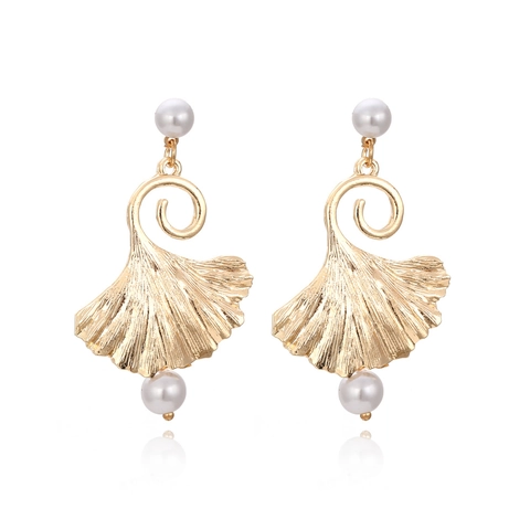 Vintage Golden Zinc Alloy Ginkgo Leaf Dangle Earrings With Faux Artificial Pearls For Women Retro Exaggerated Fashion Jewelry