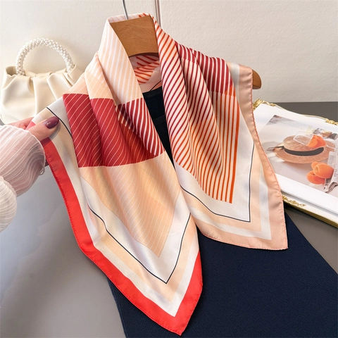 Sciarpa Quadrata Elegante Con Stampa Geometrica A Righe Imitazione Raso Poliestere Bandana Accessorio Moda Versatile Per Donna