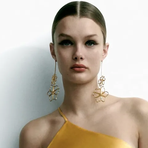 Lange Hohle Florale Hängeohrringe Goldene Legierung Vintage Blumen Drop Ohrschmuck Mit Kupferkette Für Frauen Statement