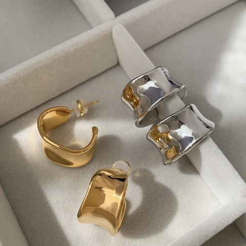 Irreguläre Welle C Hoop Ohrringe Kupfer Breite Oberfläche Flüssigmetall Textur Minimalistischer Schicker Modeschmuck