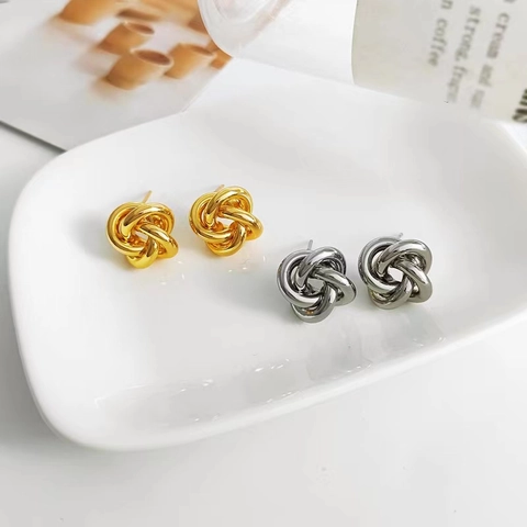 Orecchini A Lobo Con Nodo Geometrico Consistenza Metallica Lucido Chic Gioielli Donna Con Perno In Argento Sterling 925