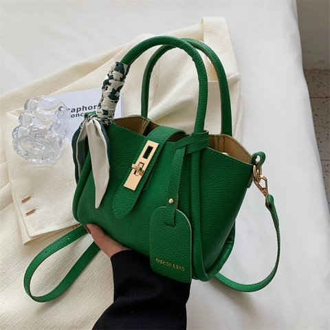 Fashion Lychee Grain PU Leather Shoulder Bag Chic Gold Lock Handbag With Decorative Satin Scarf Detachable Strap