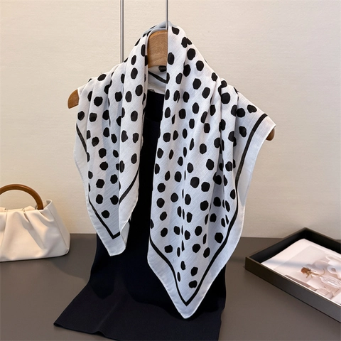 Carré De Satin Élégant À Pois Style Rétro Français Polyester Texture Chevron Bandeau Cheveux Foulard Pour Femmes