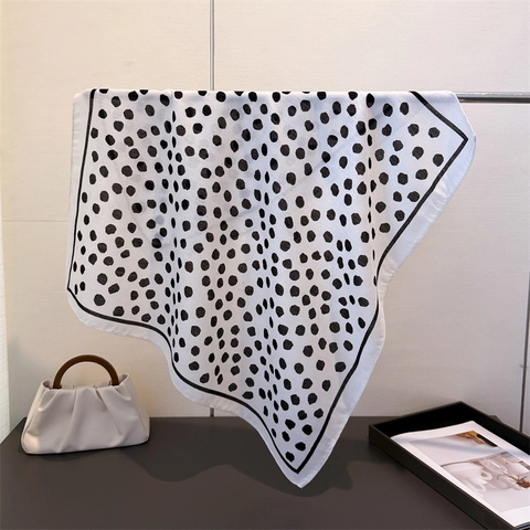 Carré De Satin Élégant À Pois Style Rétro Français Polyester Texture Chevron Bandeau Cheveux Foulard Pour Femmes