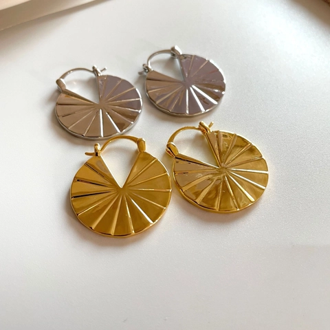 Geometrische Creolen 18K Vergoldetes Kupfer Fächerform Plissierte Textur Retro Minimalistischer Schmuck Für Frauen
