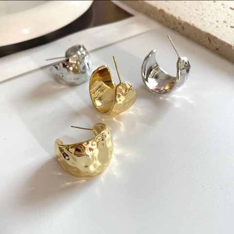 Orecchini A Cerchio A Forma Di C Martellati Larghi In Rame Placcato Oro 18K Minimalisti Da Donna