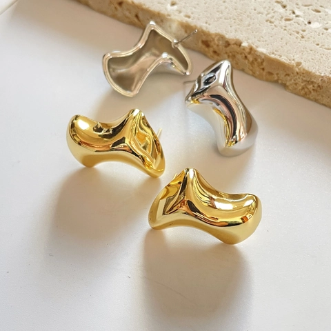 Irreguläre Geometrische Ohrstecker Flüssiges Metall Stil 18K Vergoldetes Messing High End Minimalistischer Schmuck Damen