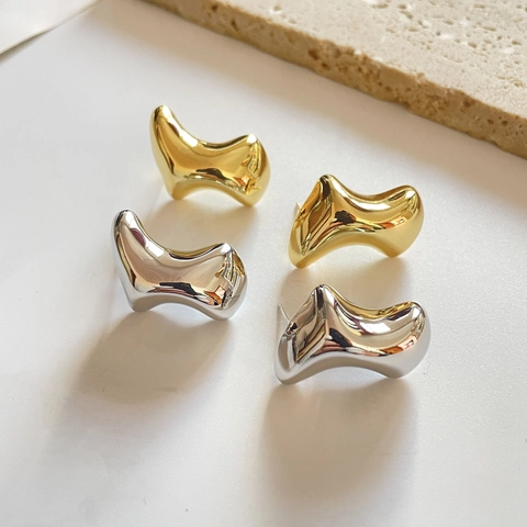 Irreguläre Geometrische Ohrstecker Flüssiges Metall Stil 18K Vergoldetes Messing High End Minimalistischer Schmuck Damen