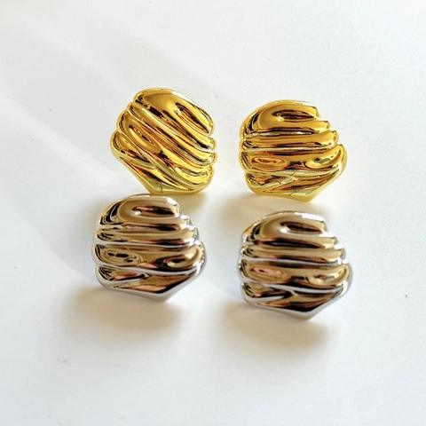 Irregular Texture Wave Stud Earrings Copper Metallic High End Fashion Geometric Niche Jewelry For Women