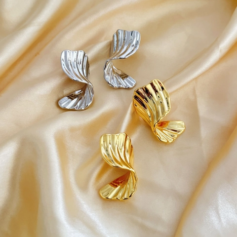Twisted Geometric Earrings 18K Gold Plated Copper Irregular Wave Textured Stripe Elegant Fashion Jewelry Accessories